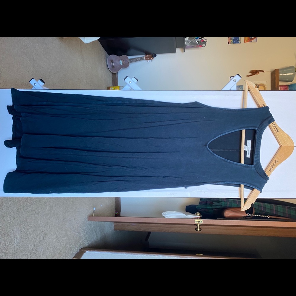 Dark blue dress with cutout